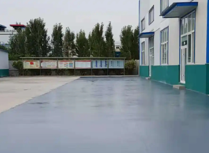 衡阳彩色路面喷涂翻新的材料对冬季